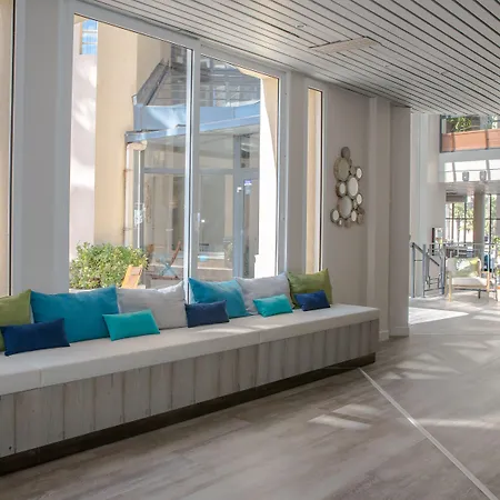 ホテル Mercure Thalasso & Port Fréjus